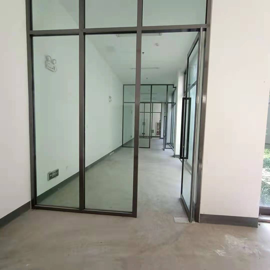 玻璃隔斷廠家講公桌隔制及擺放有什么講究嗎？