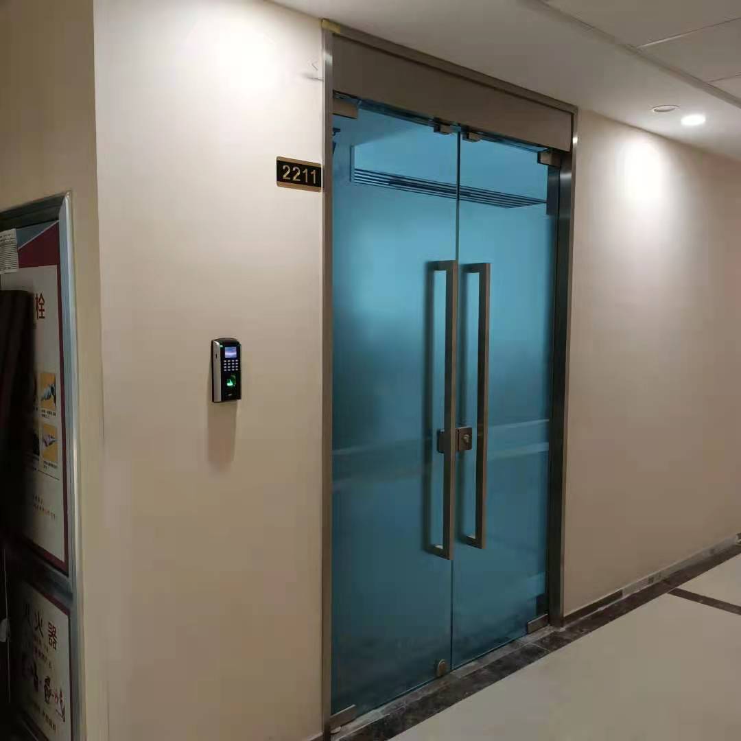 確保玻璃隔斷的安全性和使用壽命的方式